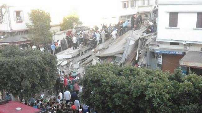 Un muerto y 22 heridos al desplomarse un edificio sobre un café de Casablanca