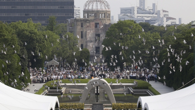 Hiroshima conmemora los 71 años de la bomba atómica llamando a imitar a Obama