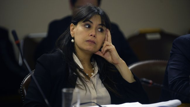 Javiera Blanco por portada de The Clinic: 