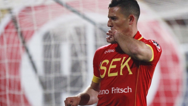 U. Española goleó a U. de Concepción y dormirá como puntero del Apertura