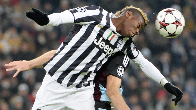 Paul Pogba viajó a Inglaterra para fichar por Manchester United