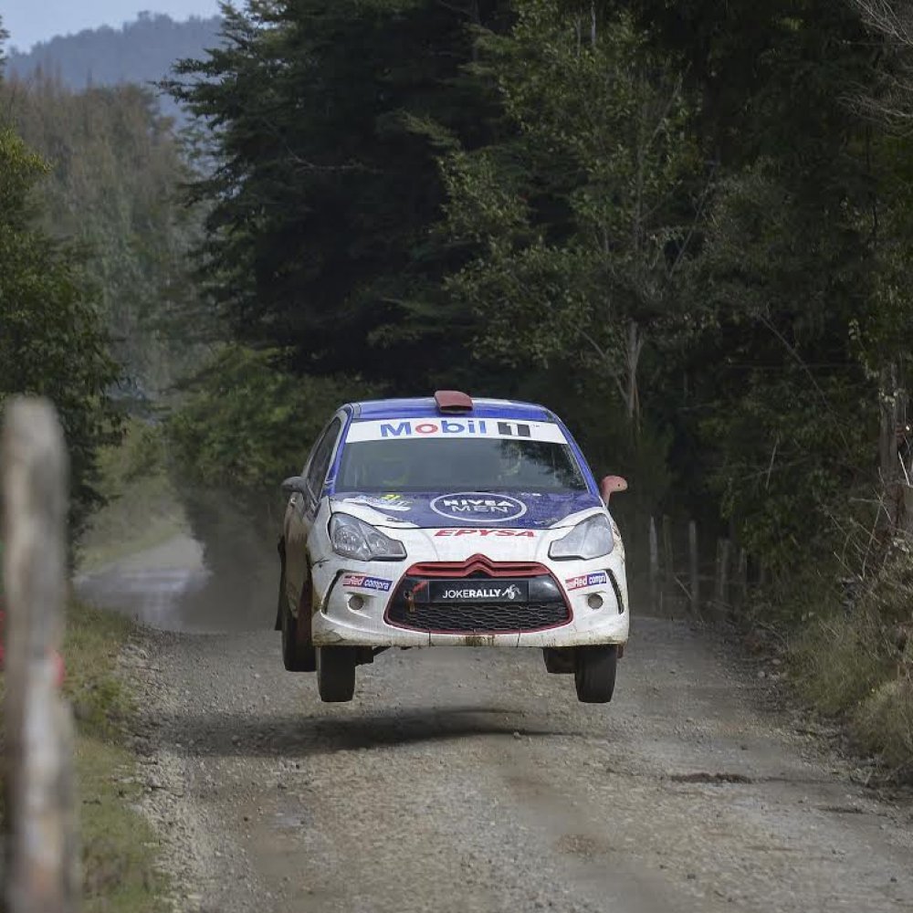Jorge Martínez ganó en Osorno y se acercó al liderato en el Rally Mobil