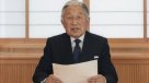 Emperador de Japón reconoce que la edad le hace \
