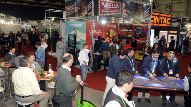 Ferreteros cierran millonarios negocios, pese al 