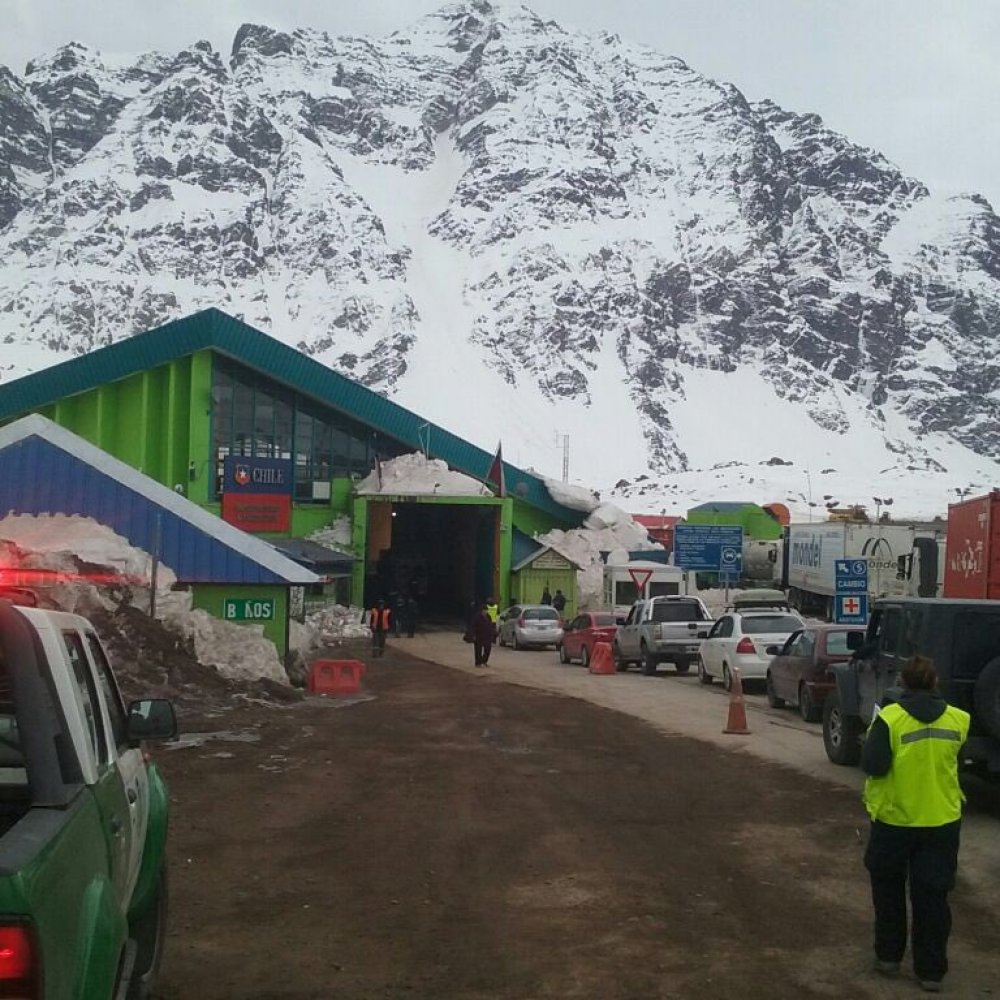Suspenden tránsito de camiones por el Paso Cristo Redentor