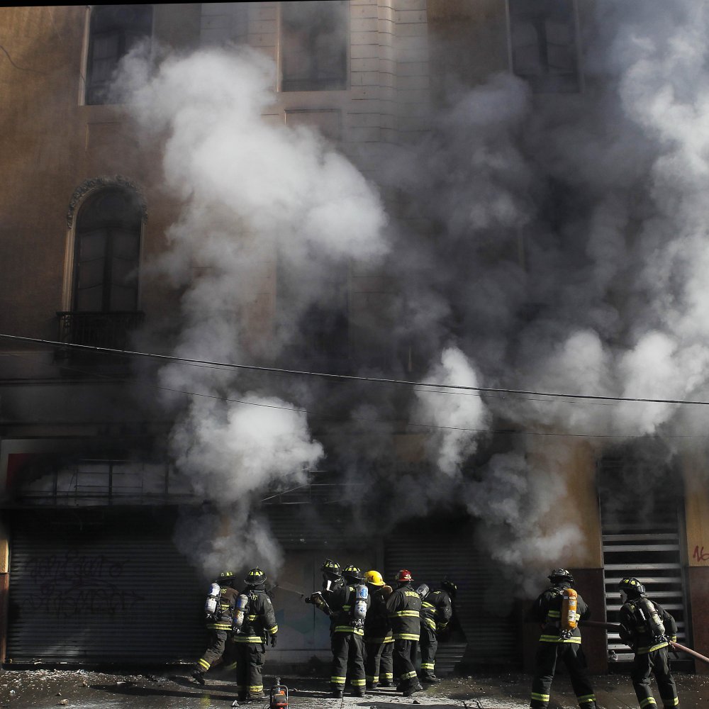 Detuvieron a cinco personas por incendio en el que murió guardia municipal en Valparaíso
