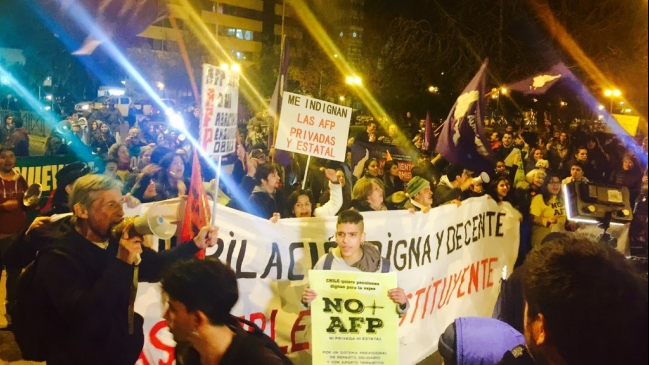 Masivo cacerolazo contra las AFP se escuchó en distintos puntos del país