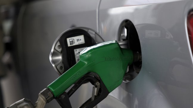 El precio de las bencinas baja por octava semana consecutiva
