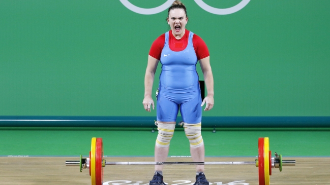 María Fernanda Valdés aseguró al menos ser novena en la halterofilia de Río 2016