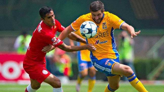 Osvaldo González salió lesionado en empate de Toluca ante Tigres en la liga mexicana