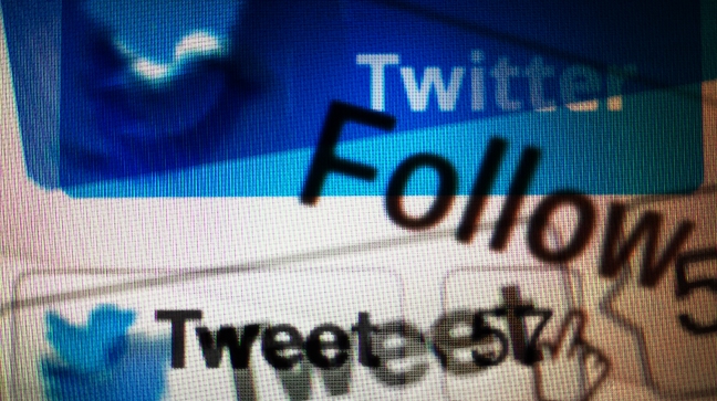 Las mujeres se fían más de invitaciones de otras mujeres en redes sociales