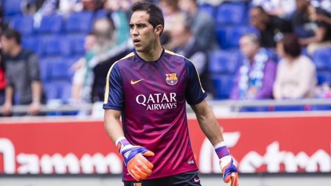 Medio español aseguró que Claudio Bravo viajará para firmar por Manchester City