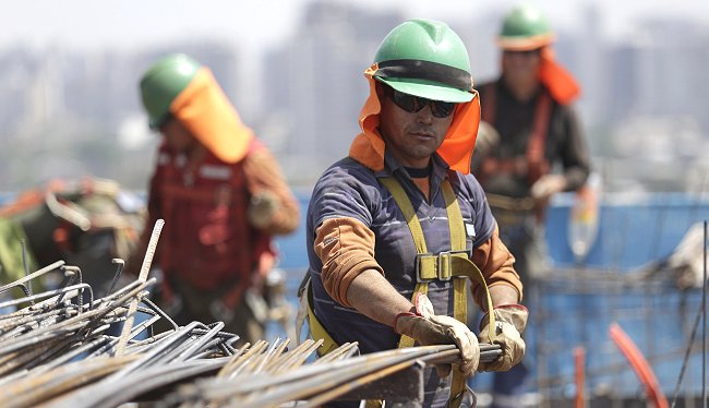 El salario más común de los trabajadores en 2015 fue de 340 mil pesos, según el INE