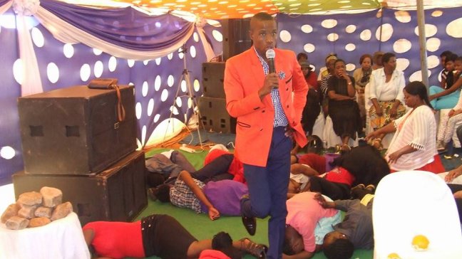 Pastor sudafricano mató a feligresa en fallido intento de demostrar 