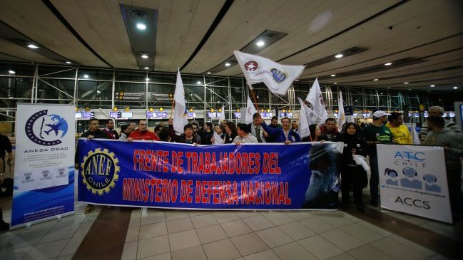 Pensiones: Funcionarios civiles de Gendarmería no descartan seguir camino de la DGAC