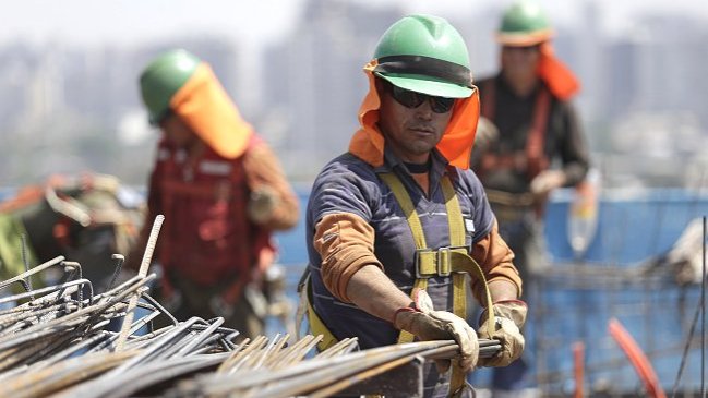 El salario más común de los trabajadores en 2015 fue de 340 mil pesos, según el INE