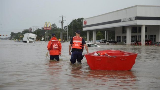 Ascienden a 11 las muertes por las inundaciones en el sur de EE.UU.