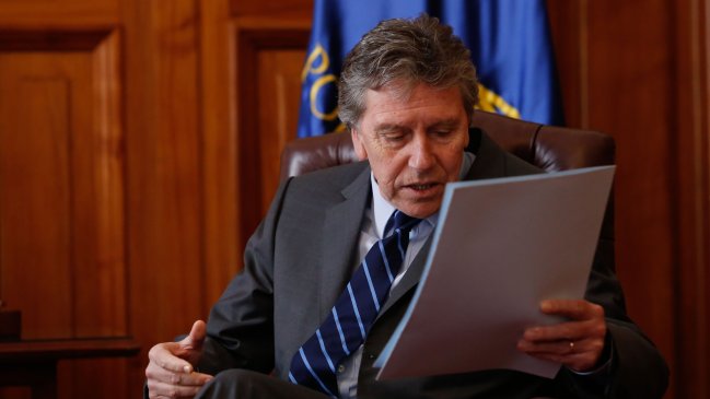 Delincuentes intentaron robar vehículo de senador Espina en Providencia