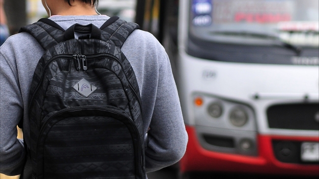 Quilpué: Chofer expulsó a joven sordomudo de microbus y le quitó su TNE