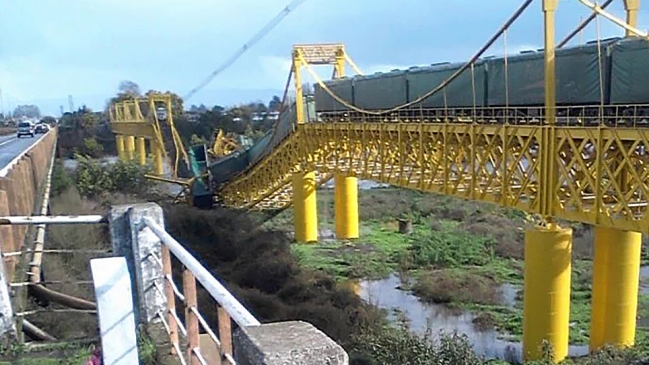 Colapso de puente causó que se quebrara ducto que transporta aguas servidas