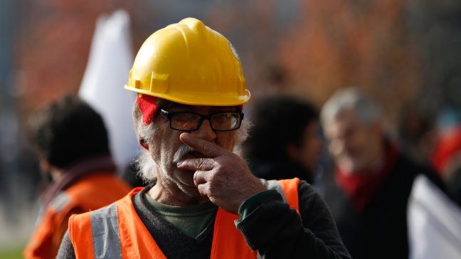 800 mil personas en edad de jubilar continúan en el mercado laboral