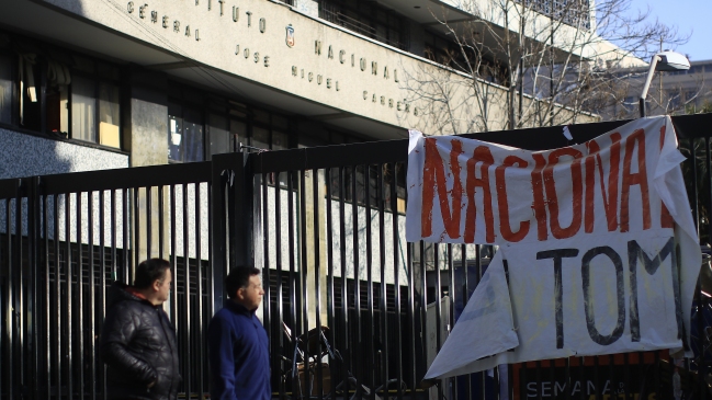 Apoderados del Instituto Nacional molestos por pérdida de subvención de excelencia