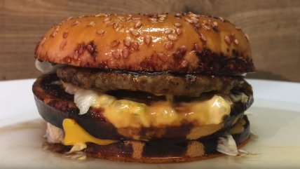 Esto sucede cuando arrojas ácido sobre una Big Mac