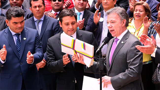 Santos declaró el alto al fuego definitivo con las FARC a partir de 29 de agosto