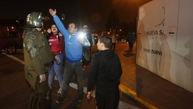 Banderazo de barristas de la UC terminó en vandalismo en Providencia