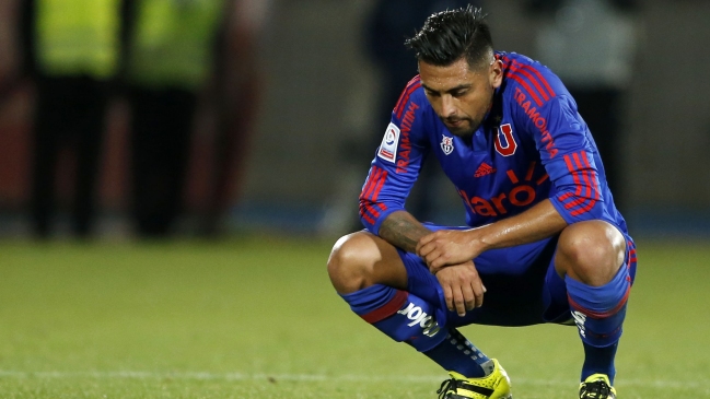 Gonzalo Jara salió lesionado del clásico universitario y está en duda para la selección