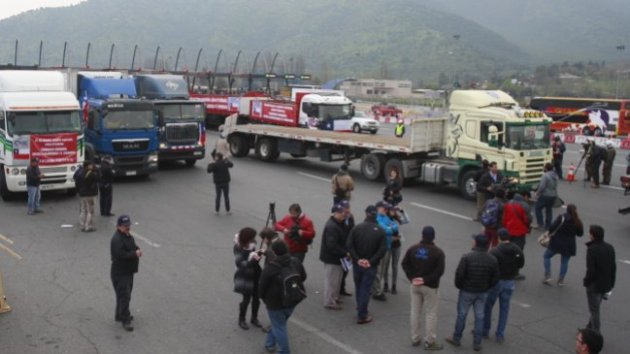 Camioneros vuelven a manifestarse contra 