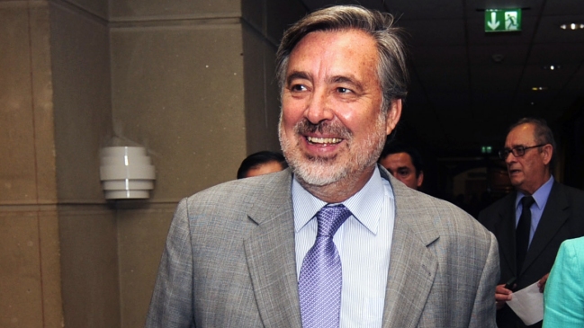 Senador Guillier se abrió a candidatura presidencial: Vía primarias y con un programa