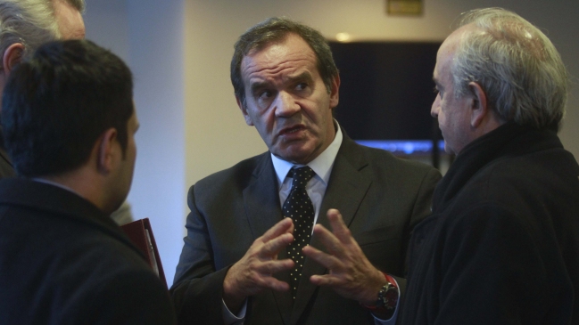 Allamand arremete con nuevo libro y advierte que elecciones serán a 