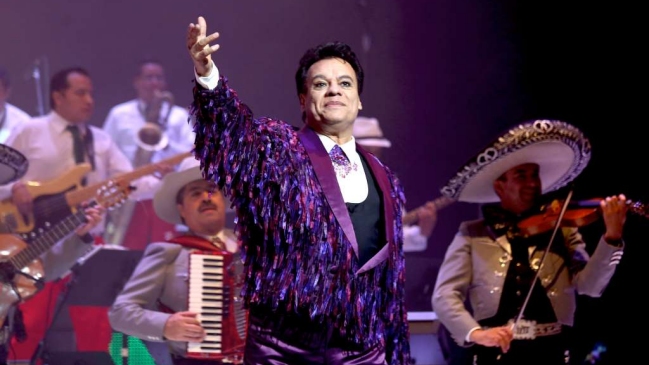 Los famosos lloran la muerte de Juan Gabriel en redes sociales