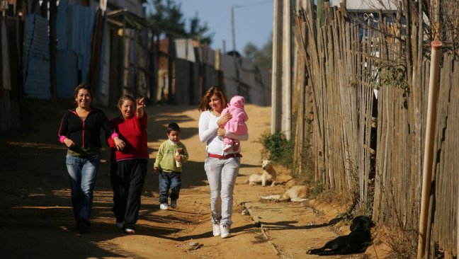 Número de familias que viven en campamentos creció 41 por ciento en cinco años