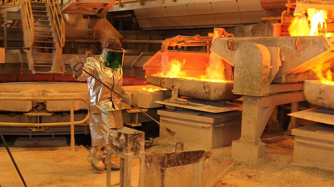 Gobierno opta por la cautela ante llamados a derogar Ley Reservada del Cobre