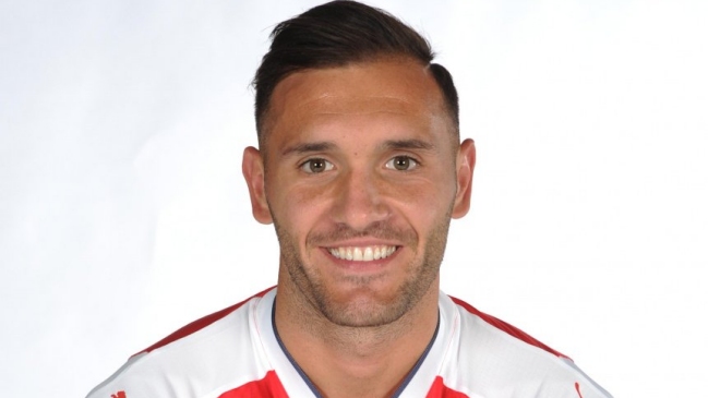 Arsenal oficializó el fichaje del delantero Lucas Pérez