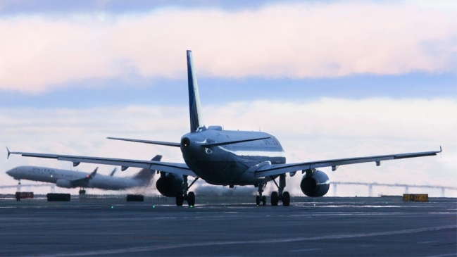 Dieciséis heridos por fuertes turbulencias en un avión de United Airlines
