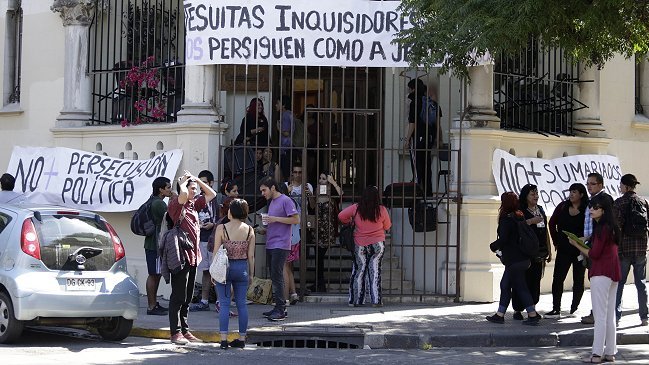 Universidad Alberto Hurtado suspendió por un año a 22 alumnos tras toma