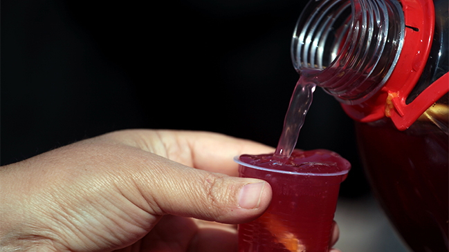 Proyecto busca que juntas de vecinos puedan vender alcohol en 