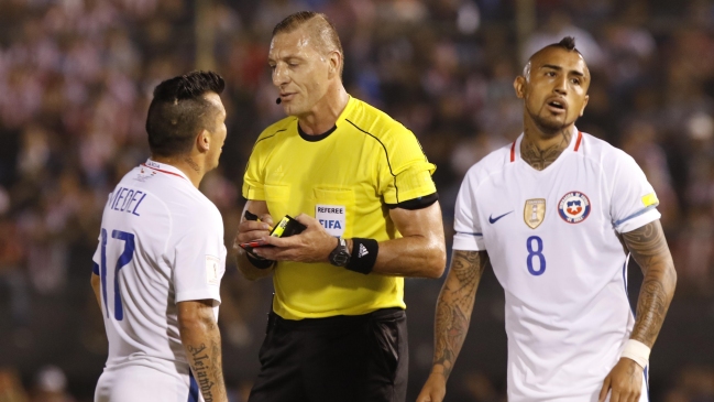 Gary Medel arriesga suspensión de al menos dos partidos tras expulsión ante Paraguay