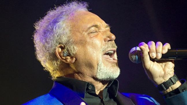 Tom Jones: Me comencé a hacer viejo, pero mi voz sigue ahí
