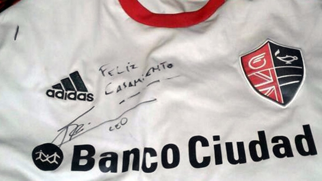 Una pareja argentina se casará gracias a autógrafo de Lionel Messi