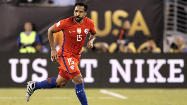 Jean Beausejour fue la novedad en el entrenamiento de la selección chilena
