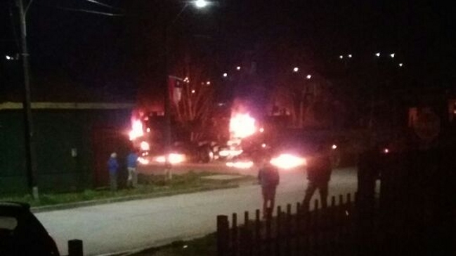 La Araucanía: Dos camiones fueron quemados en Capitán Pastene