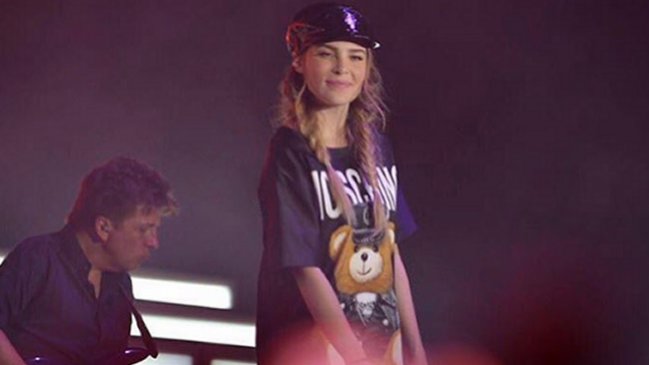 Belinda se enojó con una fanática y la echó de su show