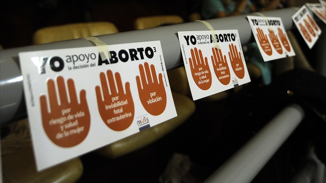 Proyecto que despenaliza aborto en tres causales sorteó su primera valla en el Senado