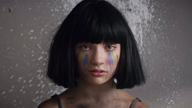 Sia sorprendió al lanzar nuevo sencillo