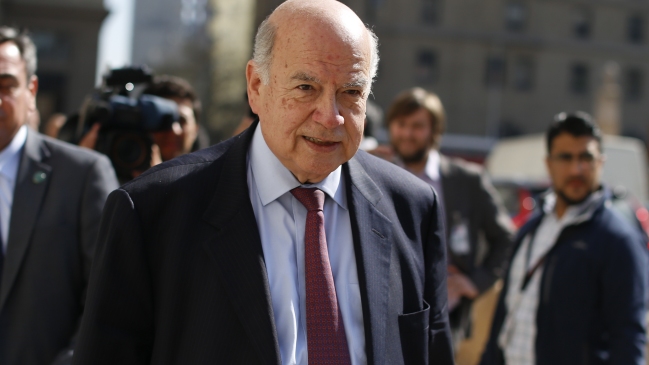 Insulza: Las estrellas debieran ser los candidatos a alcalde no los políticos en general