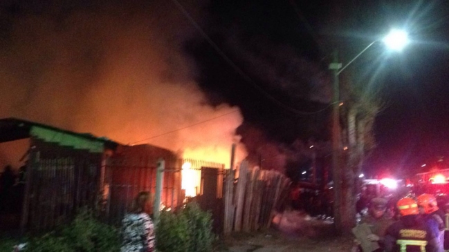 Incendio afectó a viviendas en la comuna de Renca